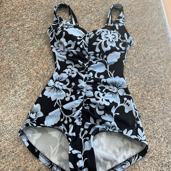Maxine of Hollywood Other - Maxine swimsuit size 8
